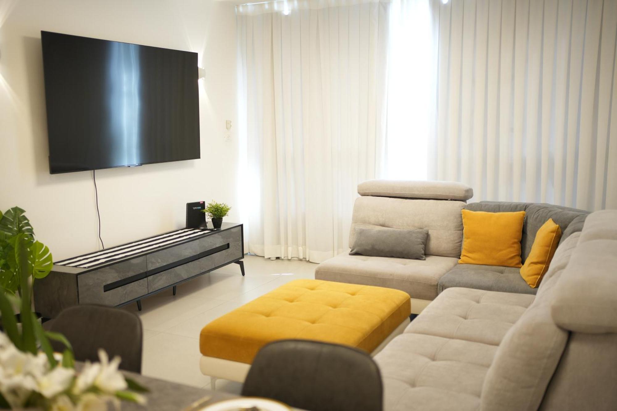 Mys Luxury * Netanja